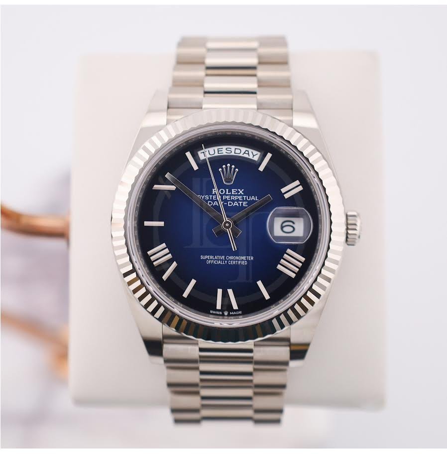 0_029058e7-9faa-4aa3-8f8d-df77e93c0d84.jpg Rolex Day-Date 40 40mm Blue Ombré Dial Fluted Bezel President Bracelet - 228239 | 2024 Model - 图片 1