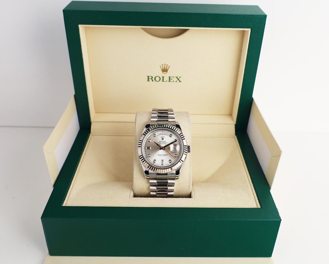 rolex-day-date-36-white-gold-silver-diamond-dial-fluted-bezel-oyster-bracelet-218239-939820.jpg Rolex Day-Date 41mm White Gold Silver Diamond Dial & Fluted Bezel Oyster Bracelet 218239 - 图片 1